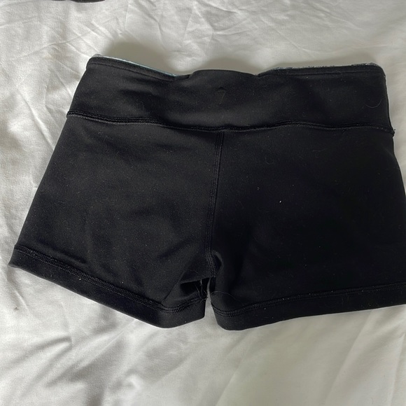 225 Ivivva Booty Shorts Reversible Size 
